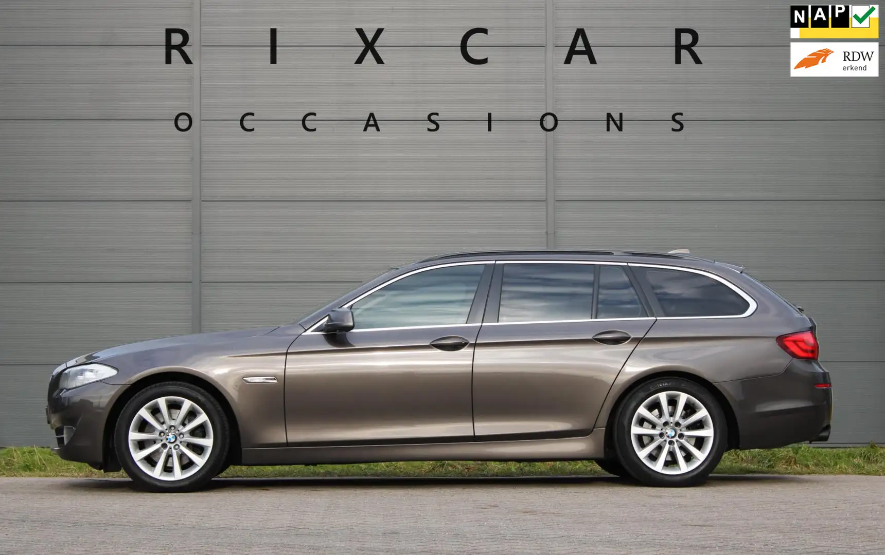 BMW 530 5-serie Touring 530i High Executive Automaat 272PK Bruin - 1