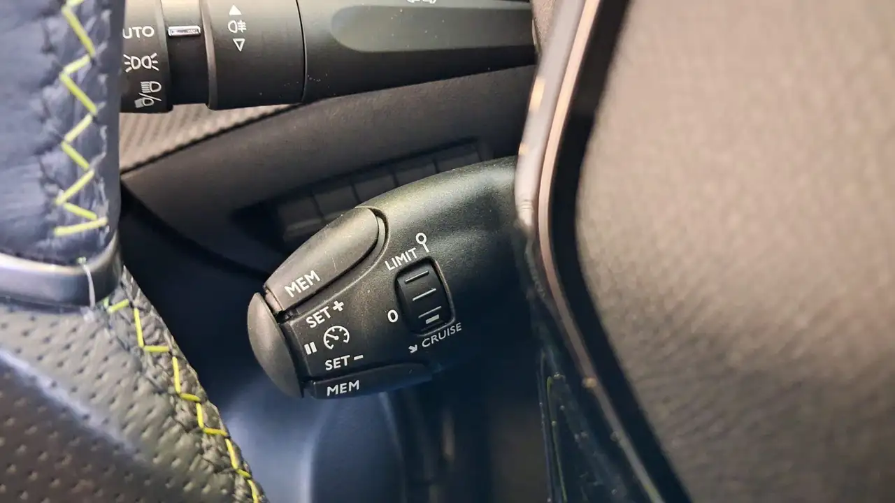 Peugeot 208 1.2 puretech GT 15