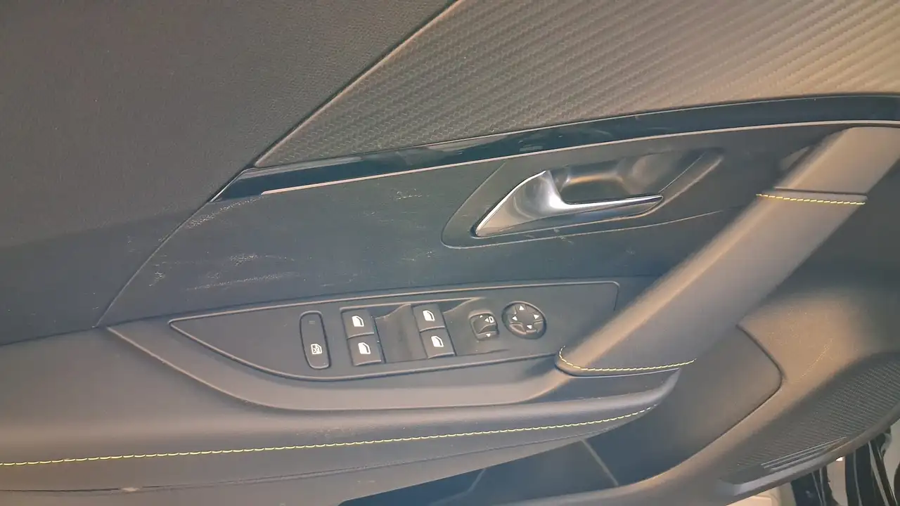 Peugeot 208 1.2 puretech GT 19