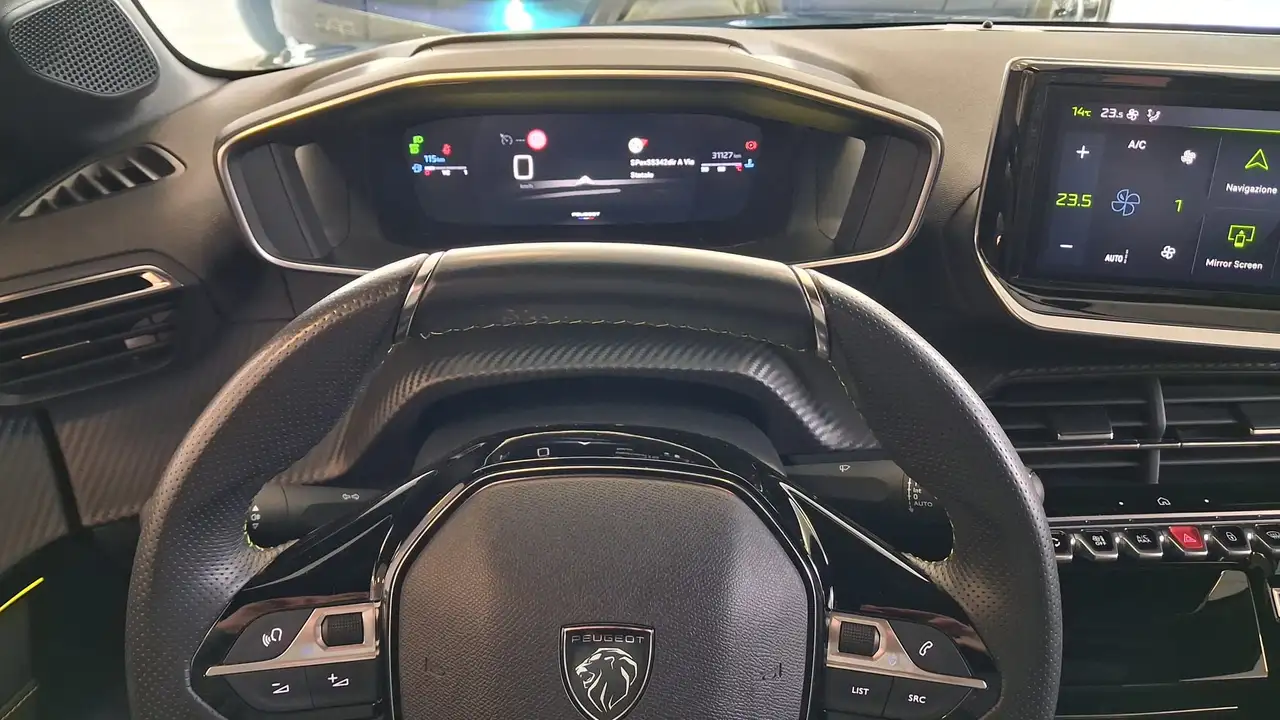 Peugeot 208 1.2 puretech GT 16