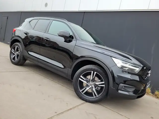 Volvo XC40 view 9