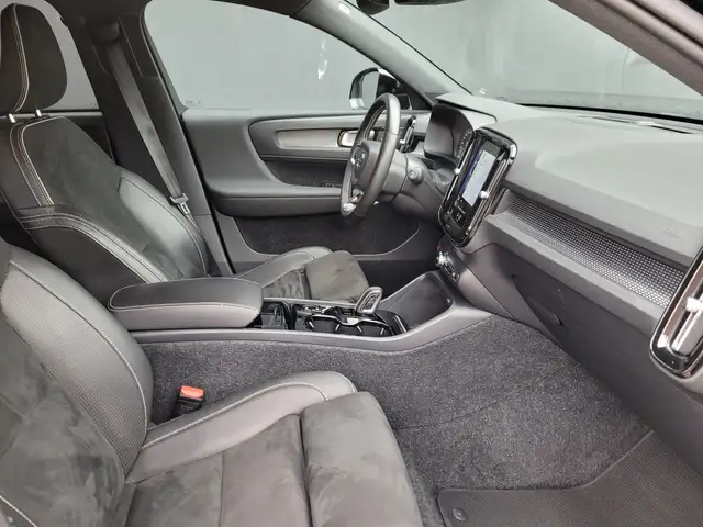 Volvo XC40 view 10
