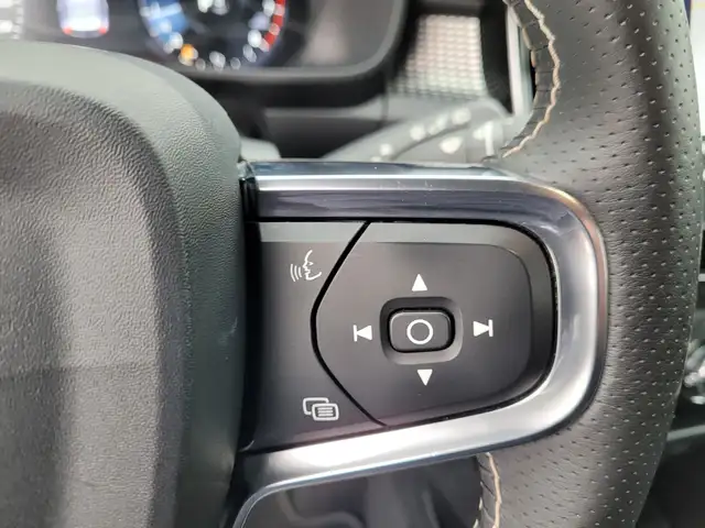 Volvo XC40 view 15