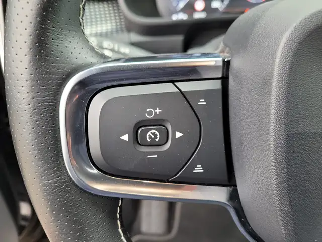 Volvo XC40 view 14