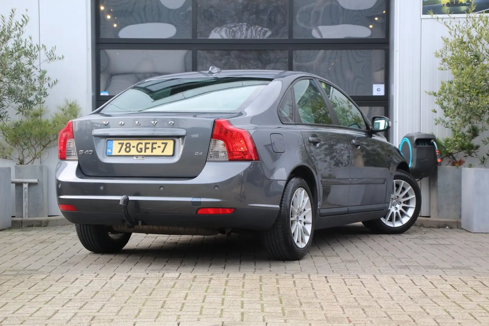Volvo S40 2.4 Edition Aut. - 5CIL - CRUISE - XENON - TREKHAA Grau - 2
