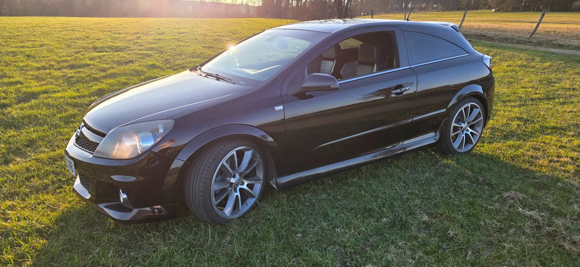 Opel Astra OPC Schwarz - 2