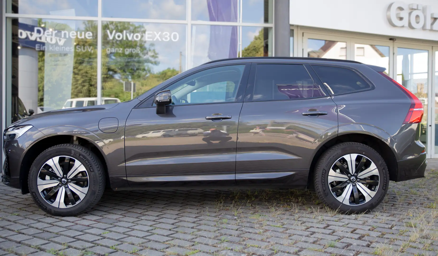 Volvo XC60 T6 Plus Dark Recharge AWD AHK*SHD*STANDHEIZUNG* Grau - 2