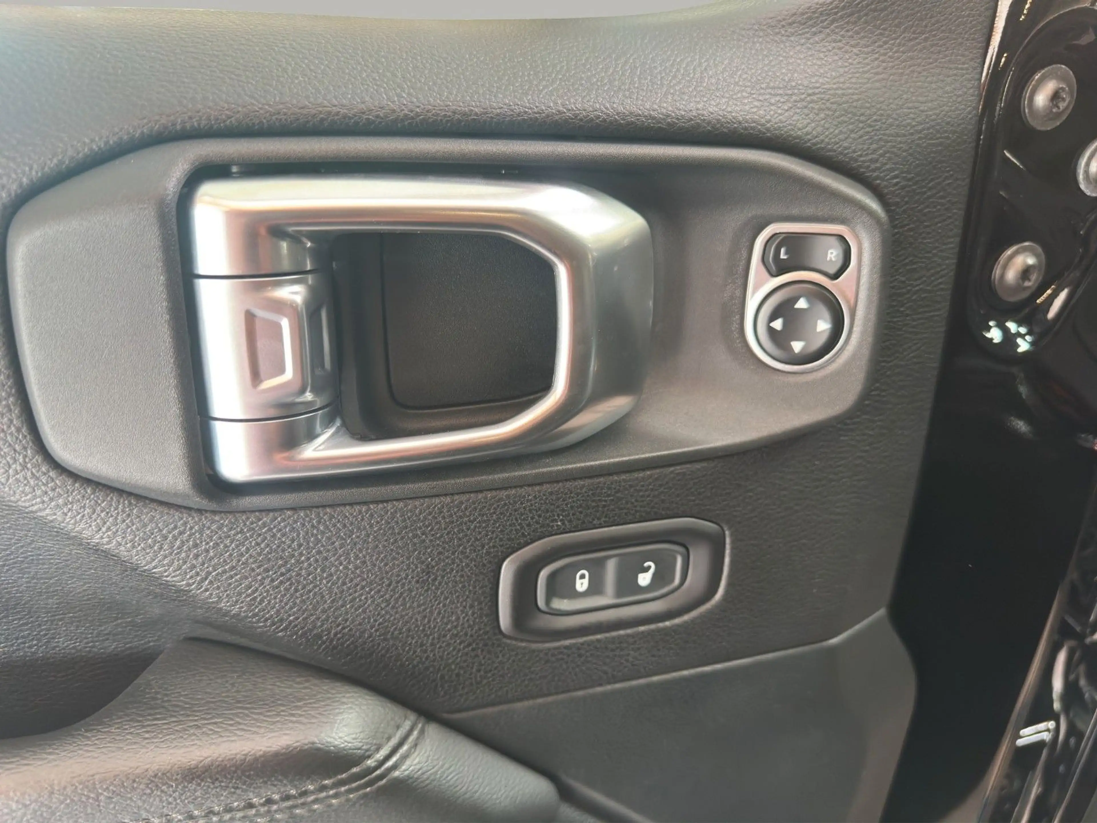 Jeep Wrangler Unlimited Sahara*RFK*UVM*TOP! — photo 9