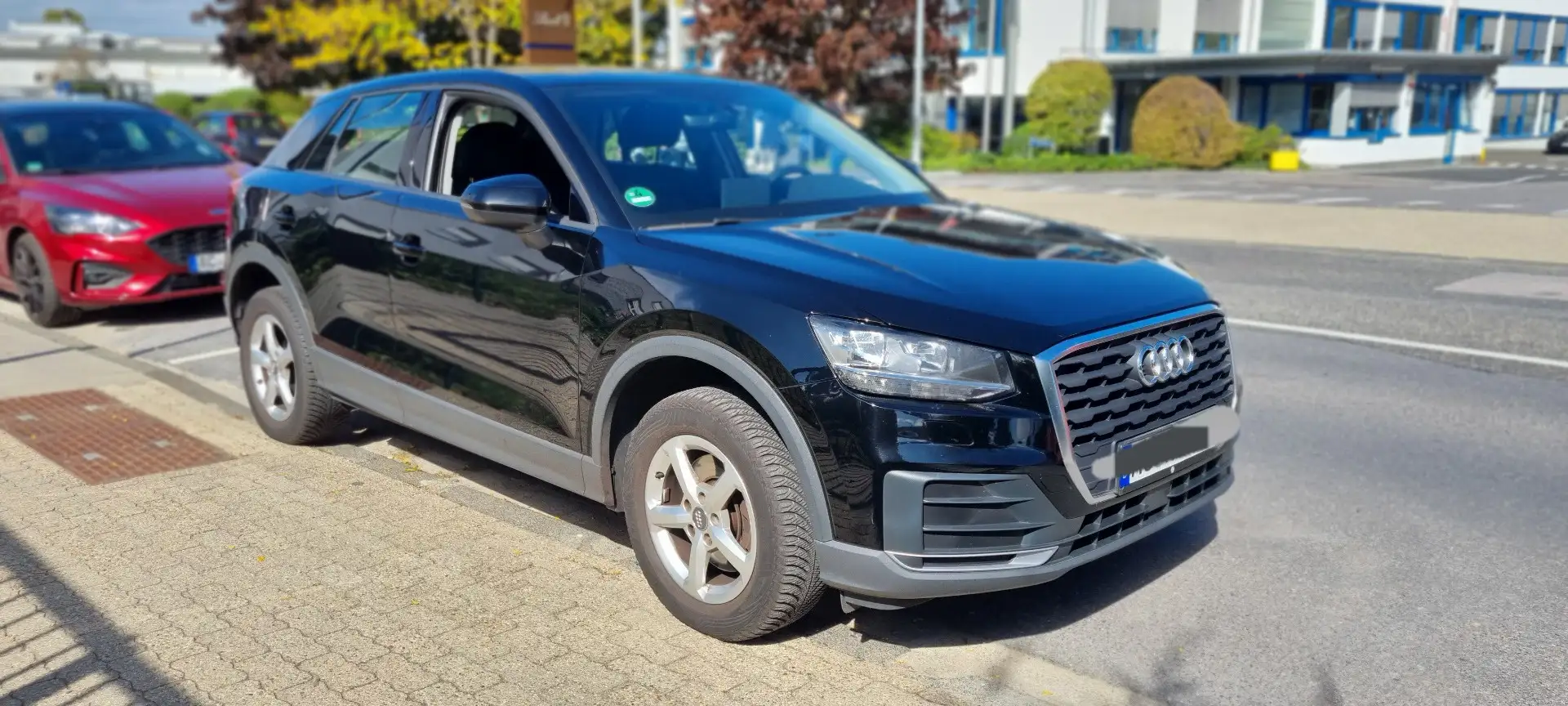 Audi Q2 basis ultra Schwarz - 2