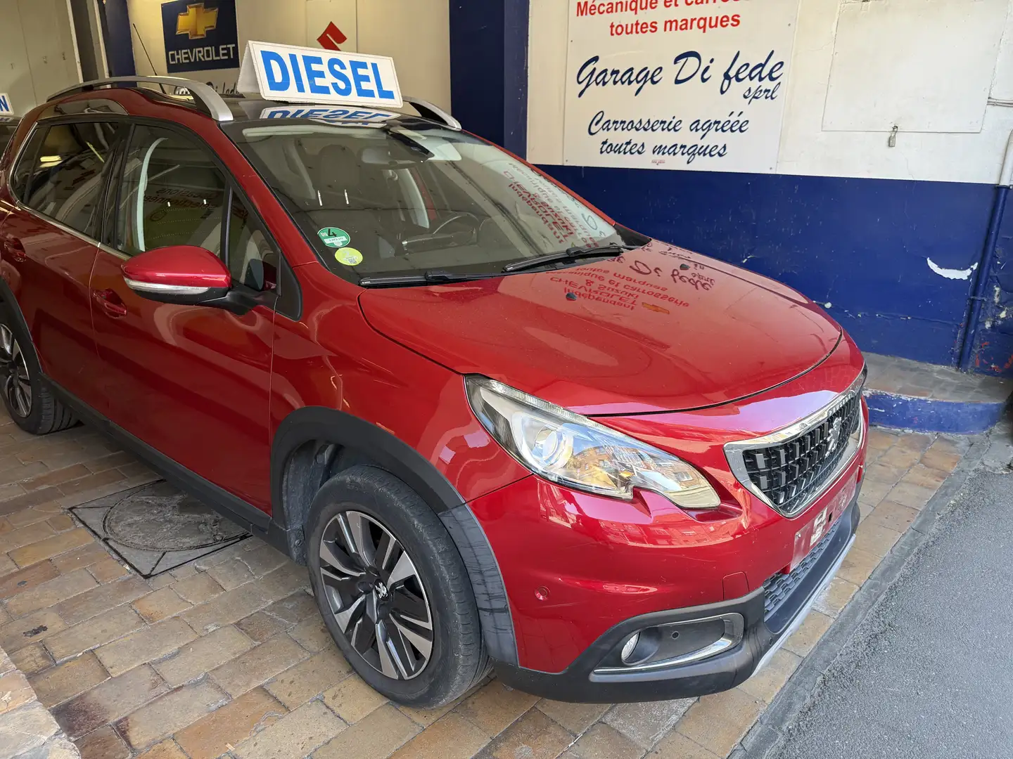Peugeot e-2008 1.5dci 71 kw airco Rood - 2