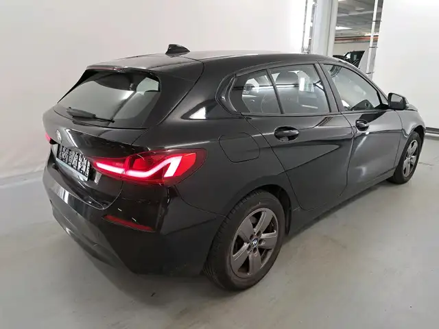 BMW 1 Series view 4