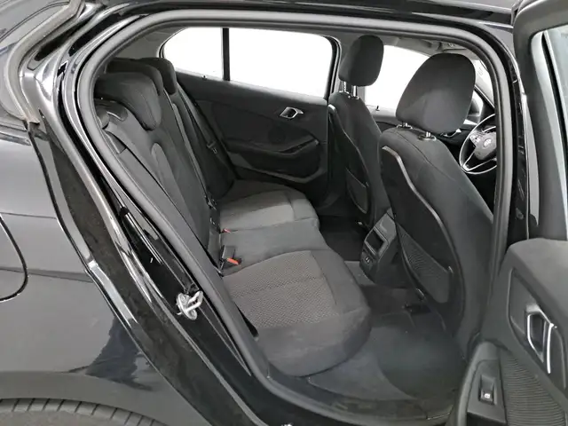 BMW 1 Series view 6
