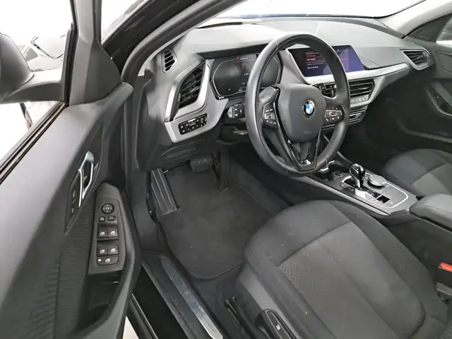 BMW 1 Series view 5