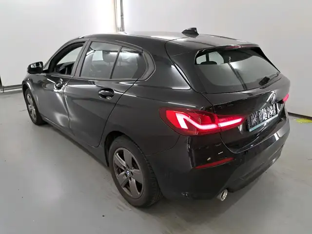 BMW 1 Series view 3