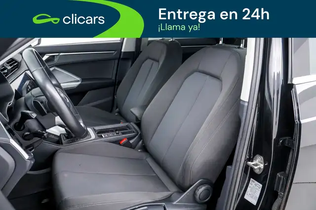 Audi Q3 view 14