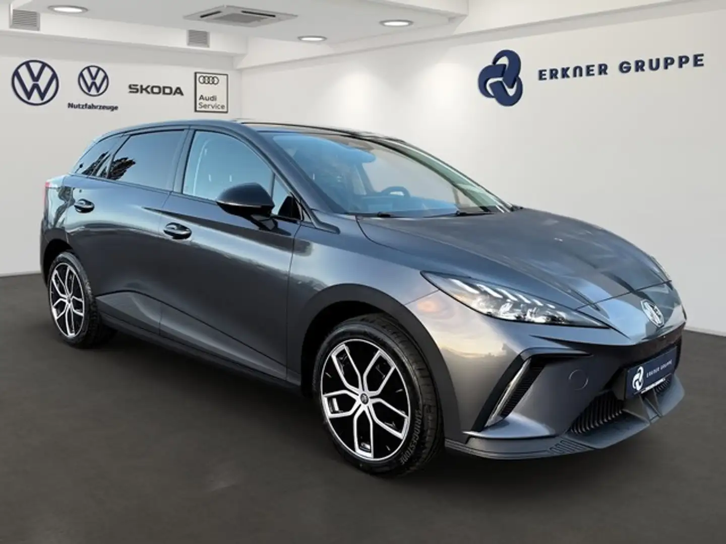 MG MG4 MG 4 Luxury 360GRAD+CARPLAY+NAVI+WÄRMEPUMPE Grau - 2