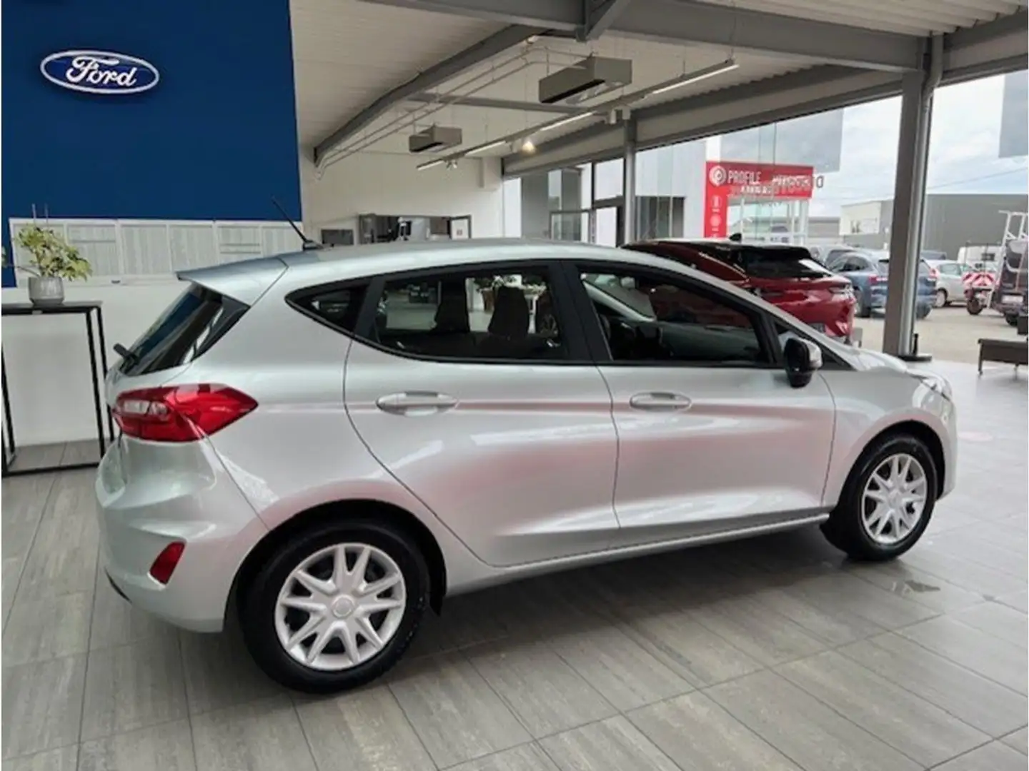 Ford Fiesta 1.1i Connected 75pk + NAVI + PDC - 2