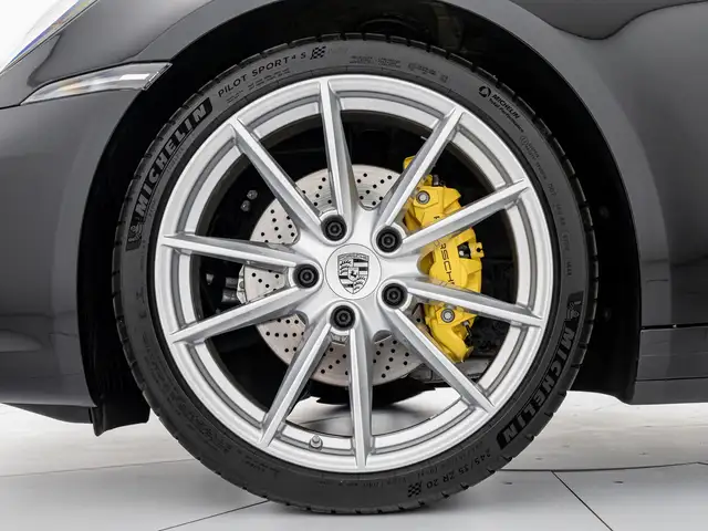 Porsche 911 view 6