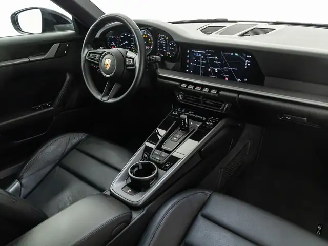 Porsche 911 view 7