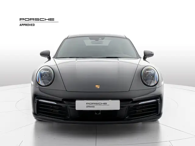 Porsche 911 view 4