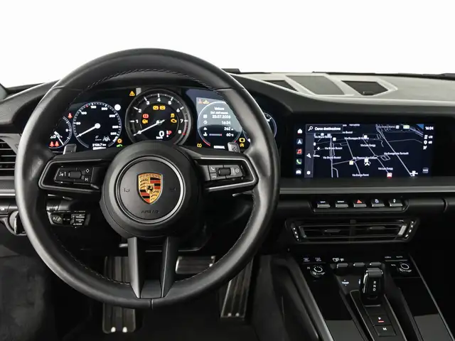 Porsche 911 view 8
