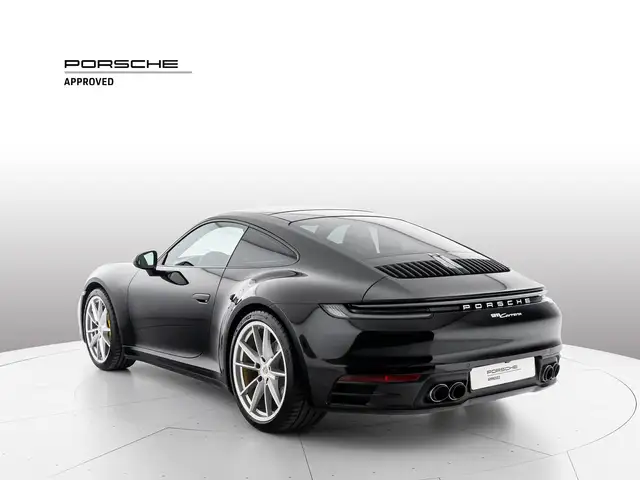 Porsche 911 view 3