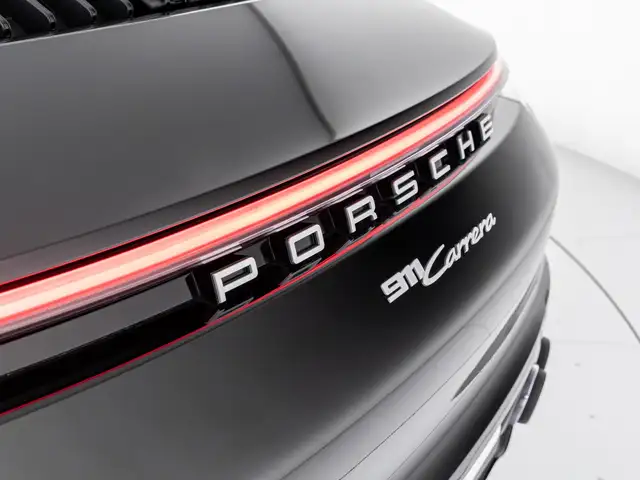 Porsche 911 view 11