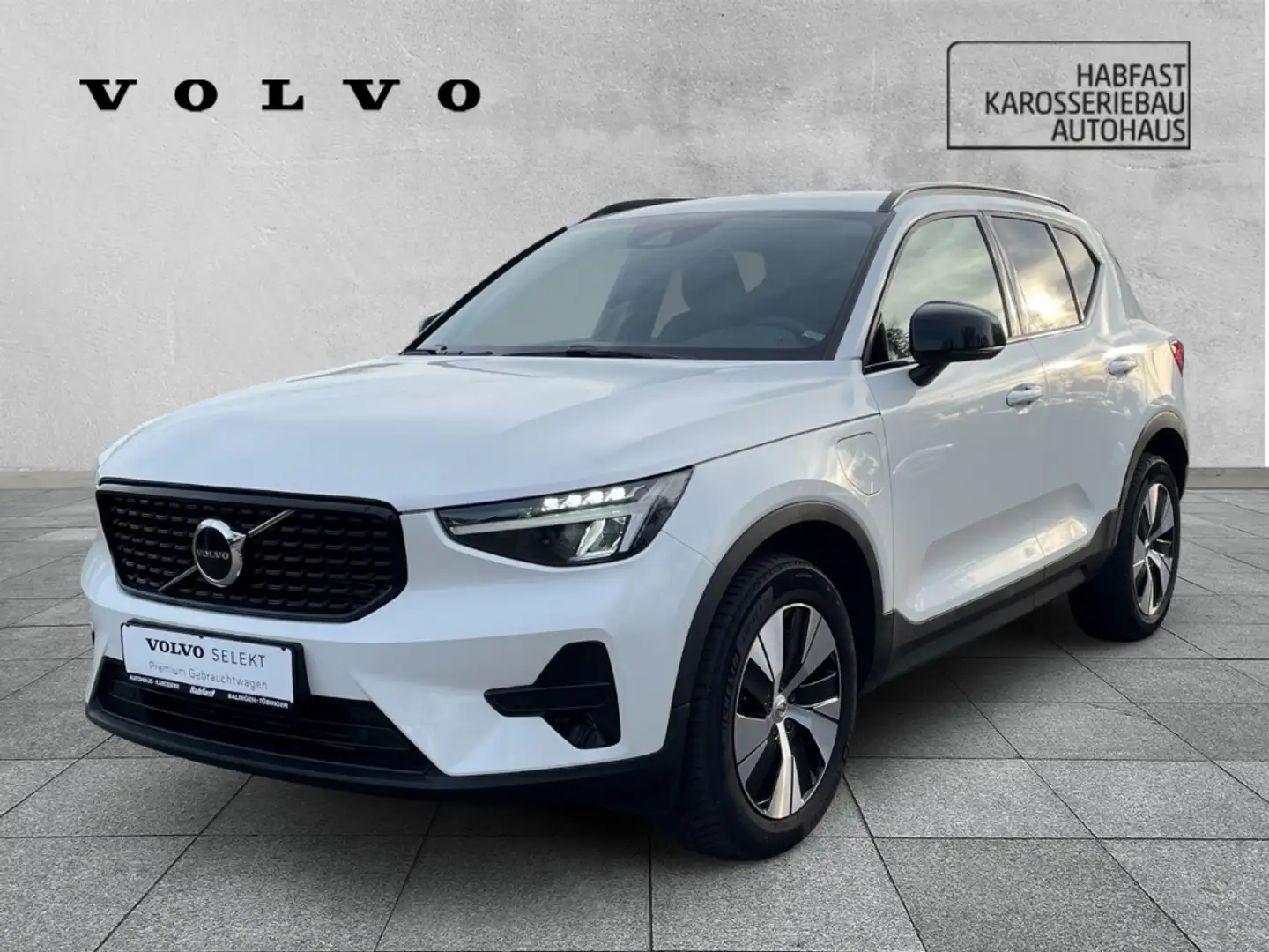 Volvo XC40 Plus Dark Plug-In Hybrid 2WD StandHZG Navi Digital Weiß - 1