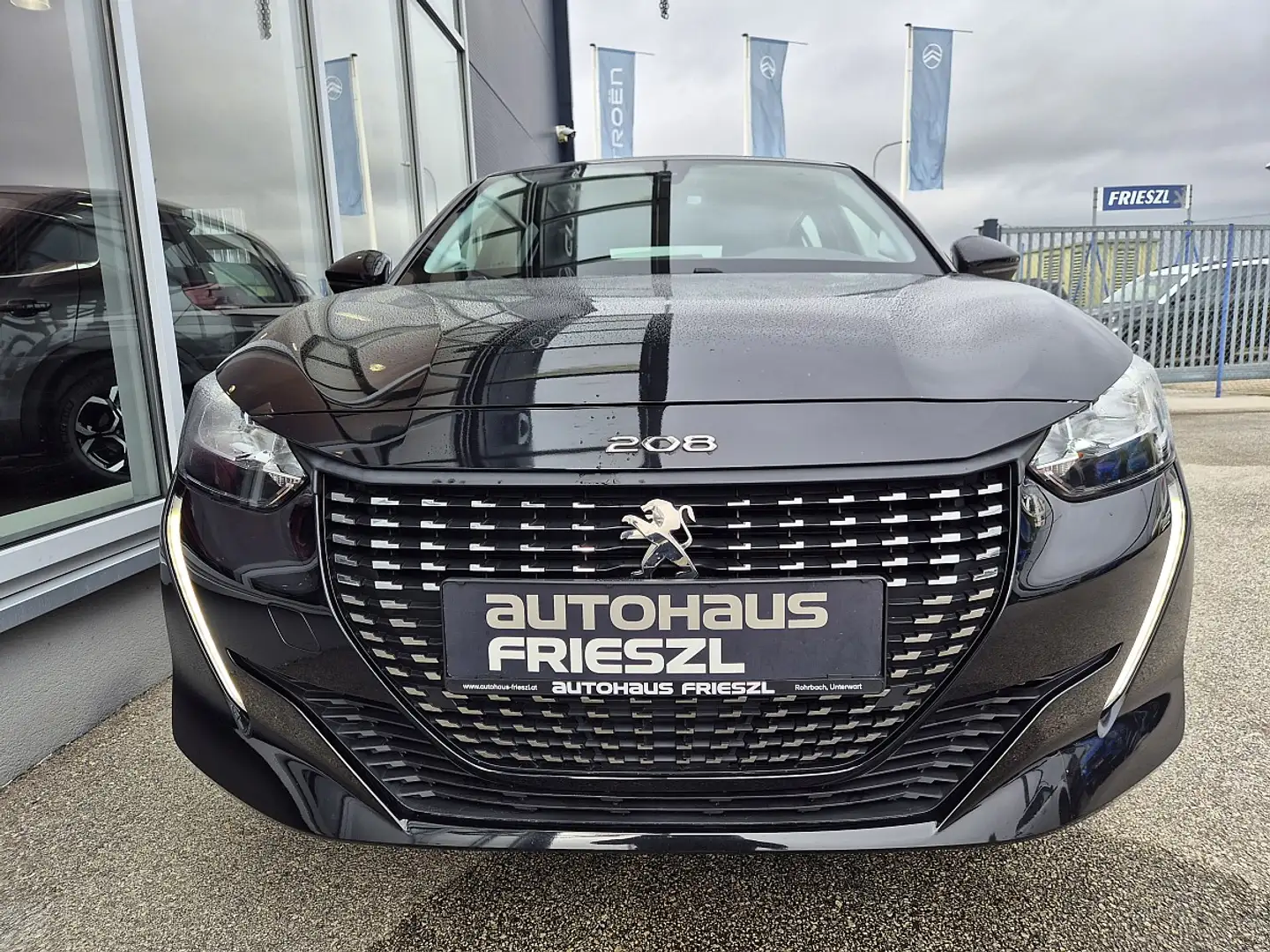 Peugeot 208 Active PureTech 75 S&S Schwarz - 2