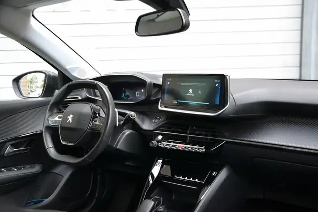 Peugeot 208 view 10