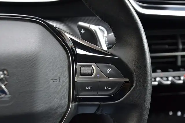 Peugeot 208 view 17