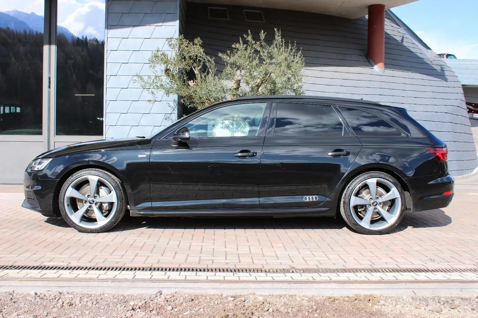 Audi A4 Avant 2.0TDI quattro 3xS-line-LED-B&O Nero - 1