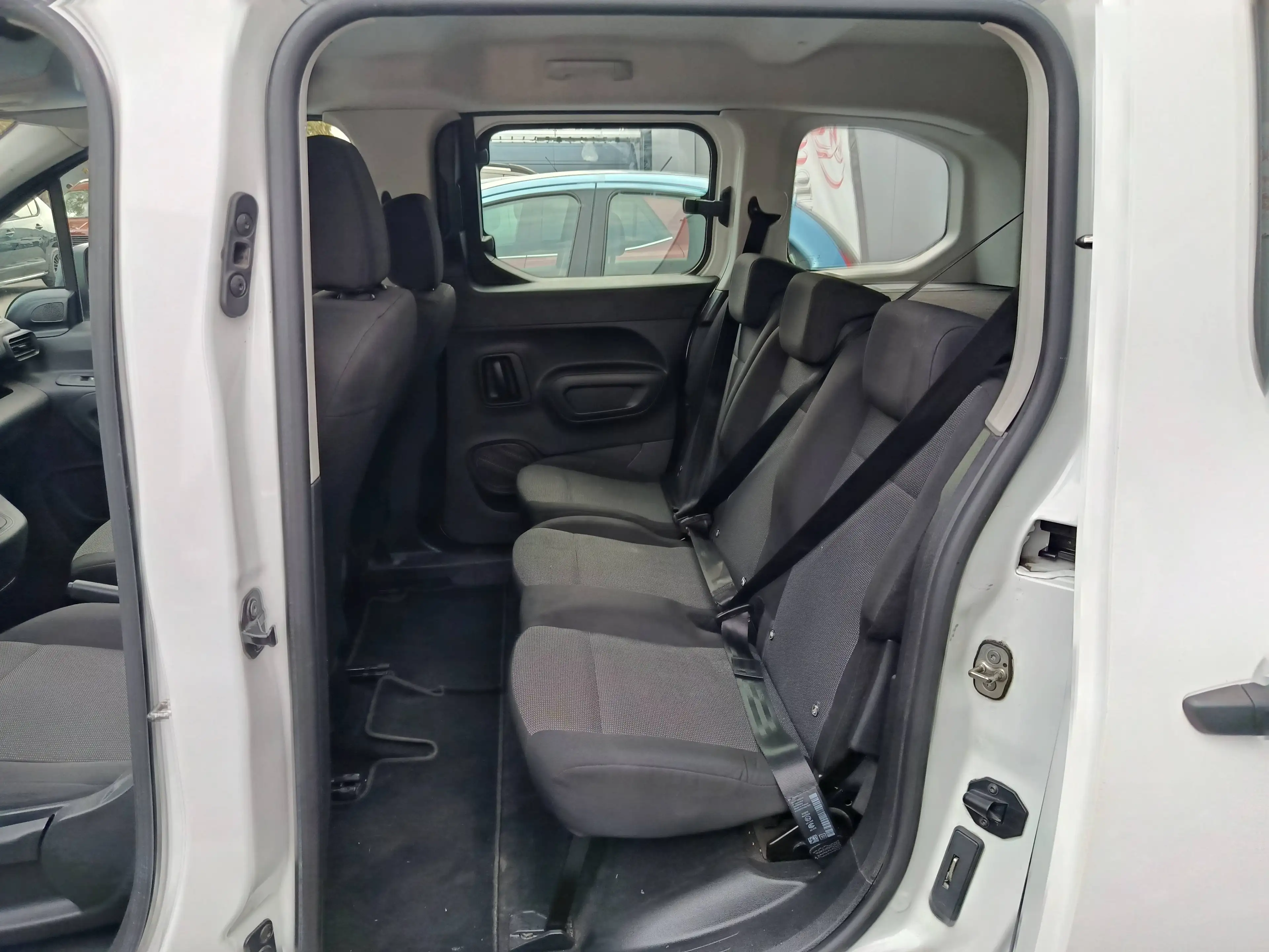 Citroen Berlingo Berlingo 1.2 Essence 5places Airco Navi — photo 9