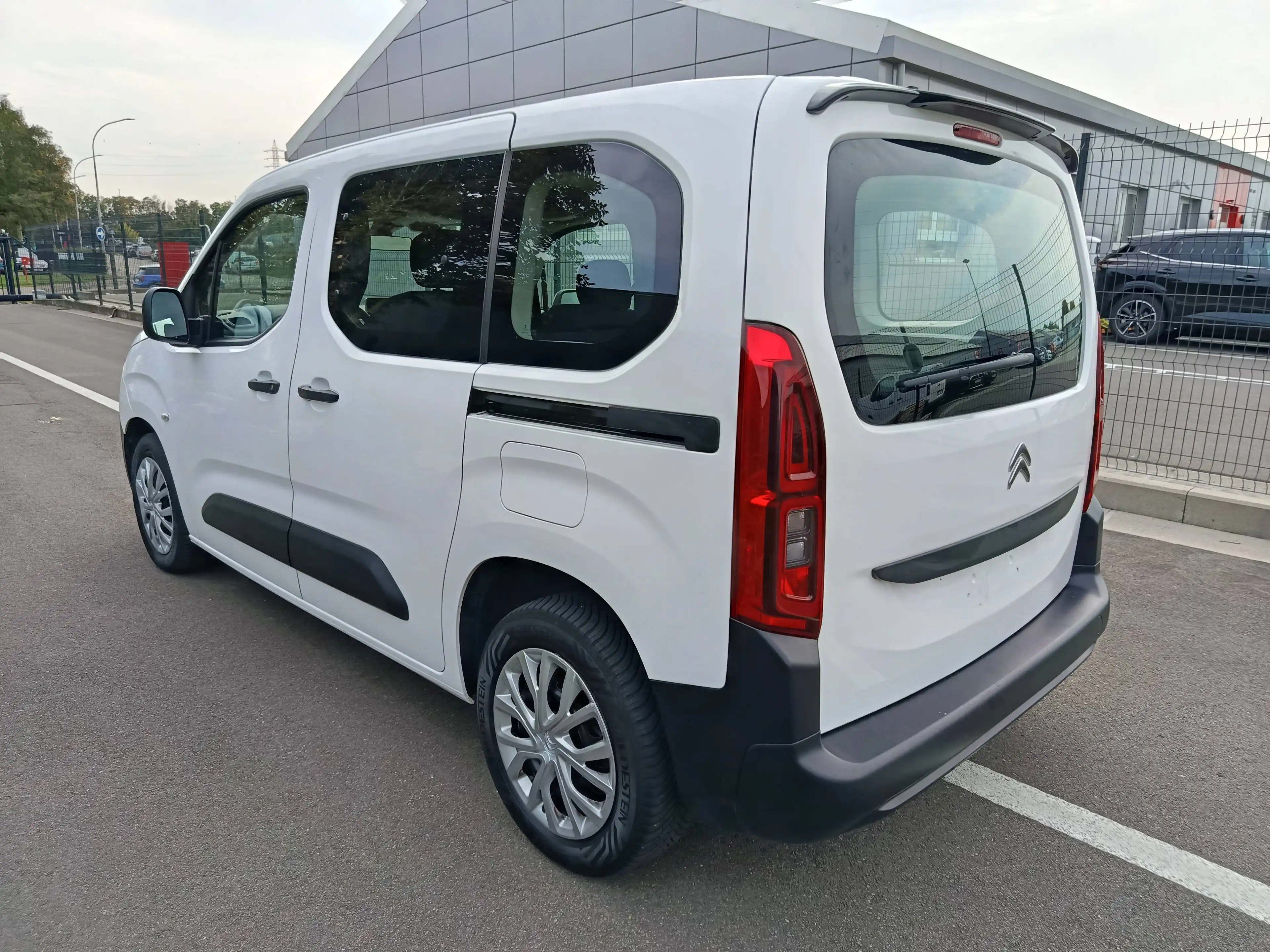 Citroen Berlingo Berlingo 1.2 Essence 5places Airco Navi — photo 4