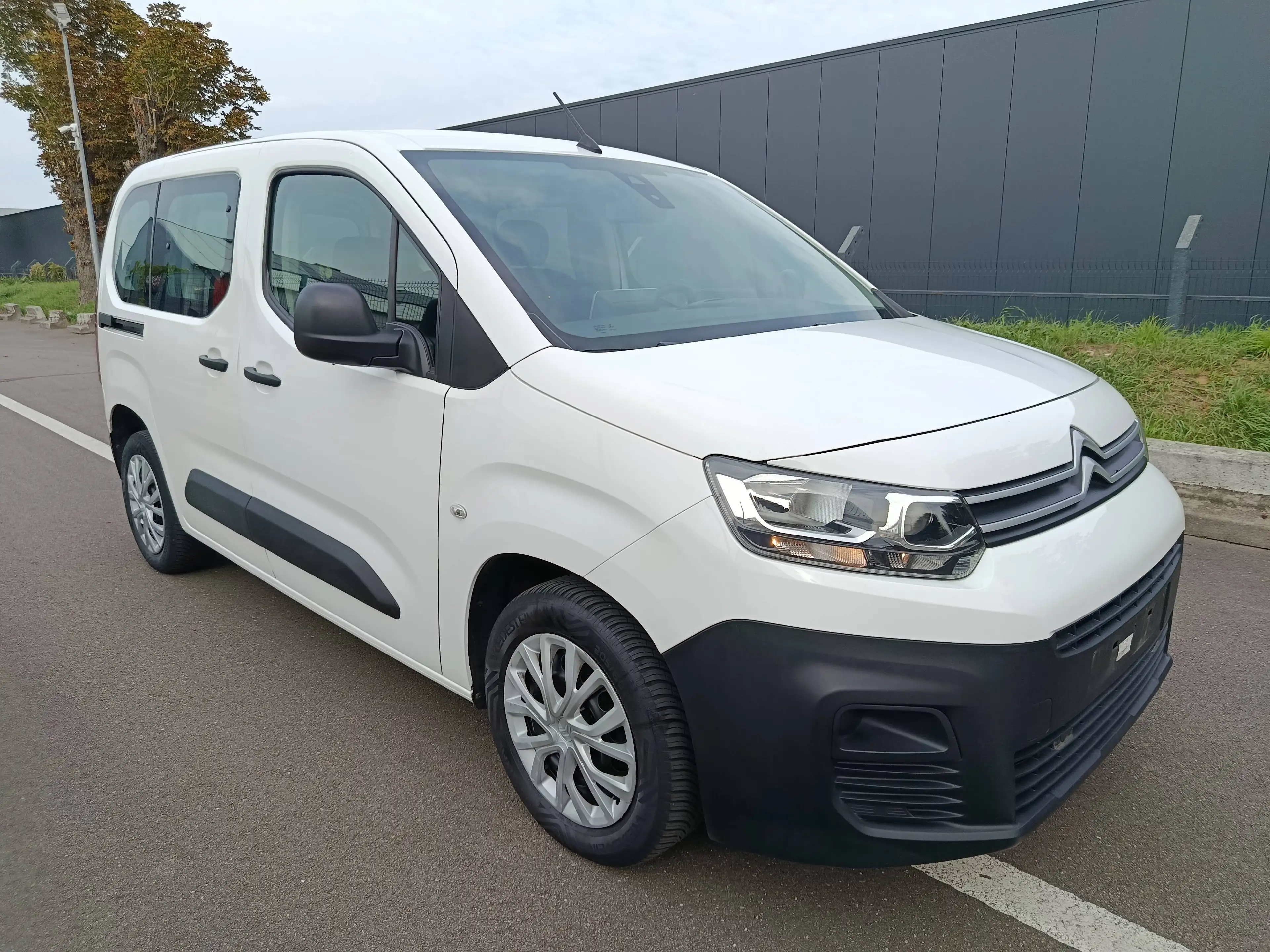Citroen Berlingo Berlingo 1.2 Essence 5places Airco Navi — photo 2