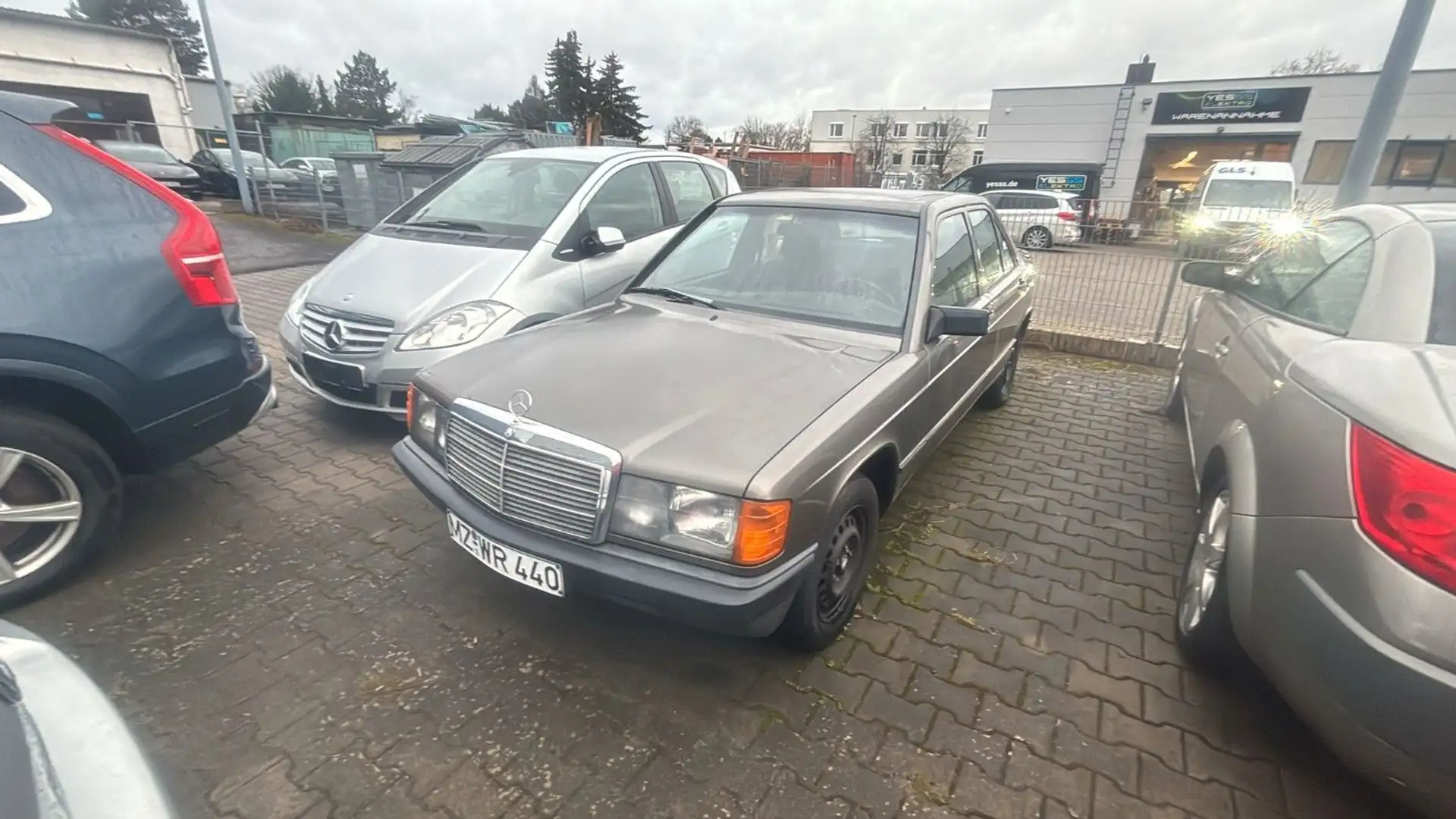Mercedes-Benz 190 Schiebedach 3. Hand Historie Gris - 1