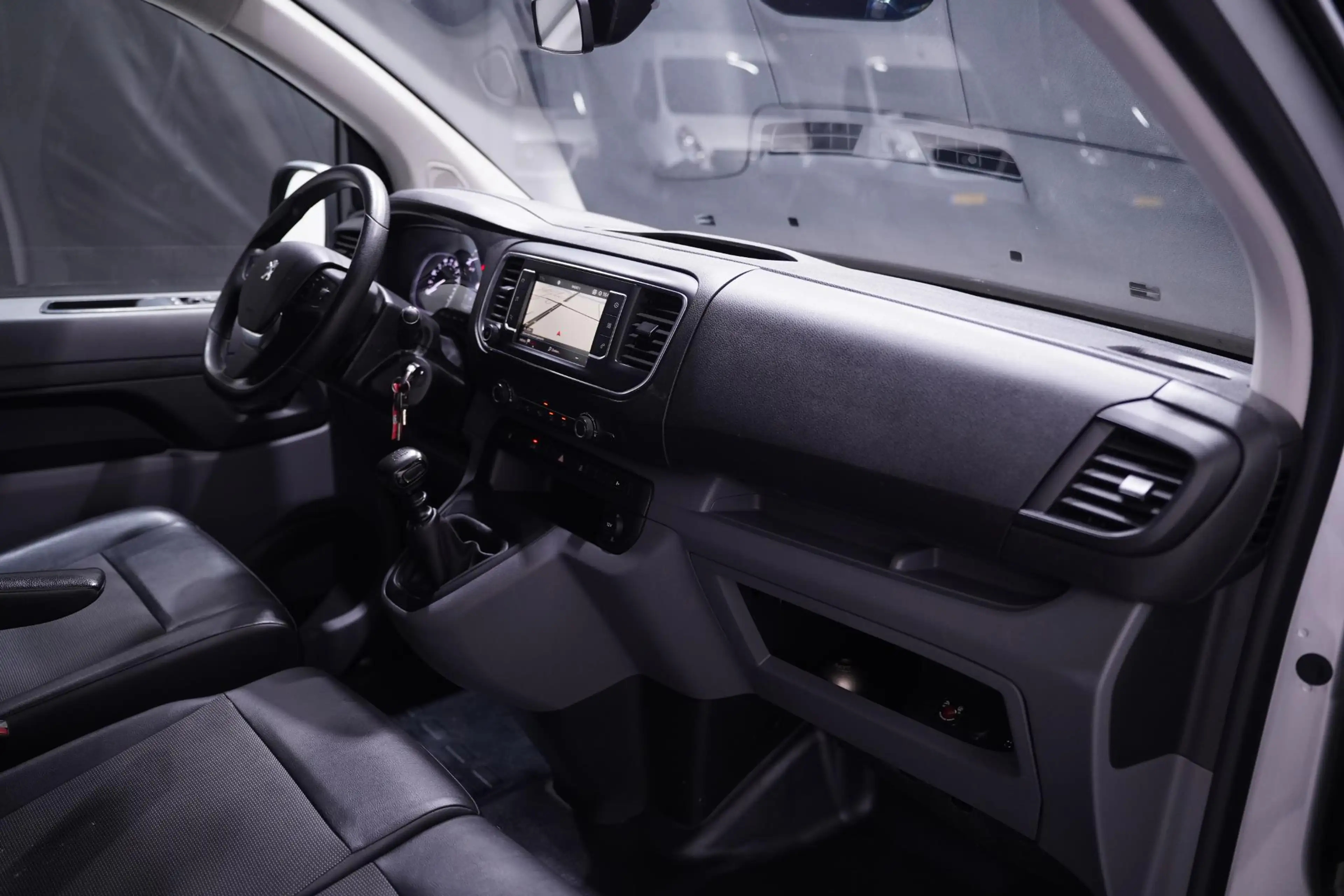Peugeot Expert 2.0 HDI 122 pk L3 Navi, Trekhaak, 17" LMV Airco, P — photo 29
