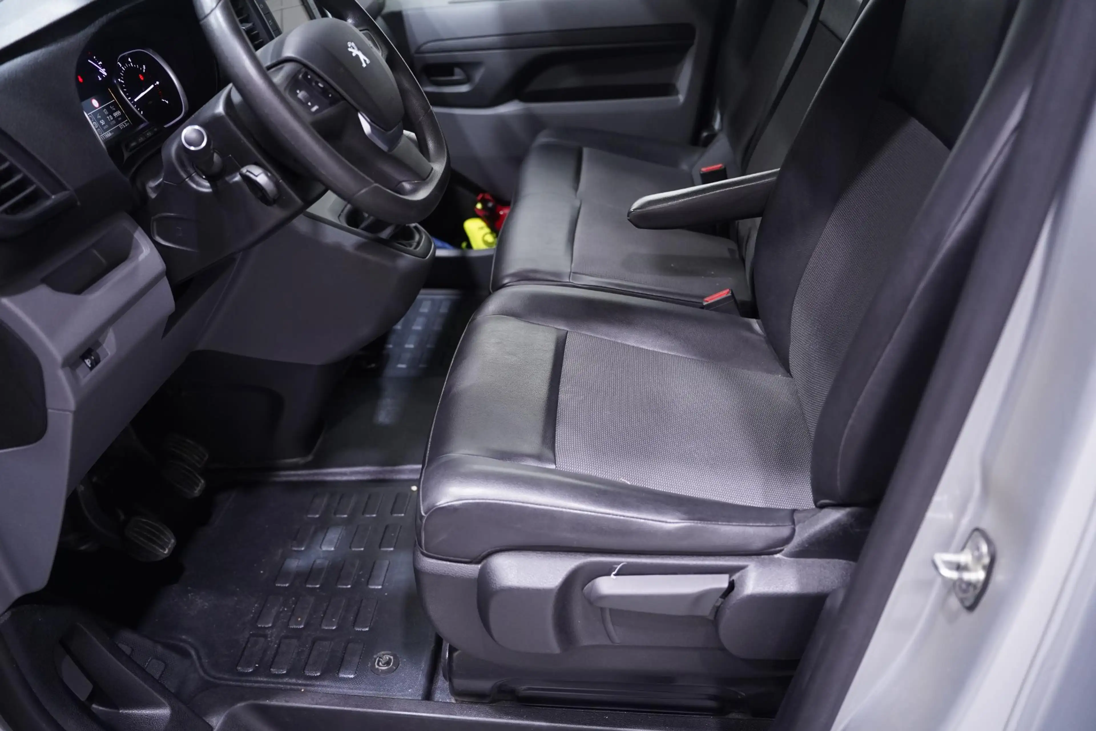 Peugeot Expert 2.0 HDI 122 pk L3 Navi, Trekhaak, 17" LMV Airco, P — photo 23