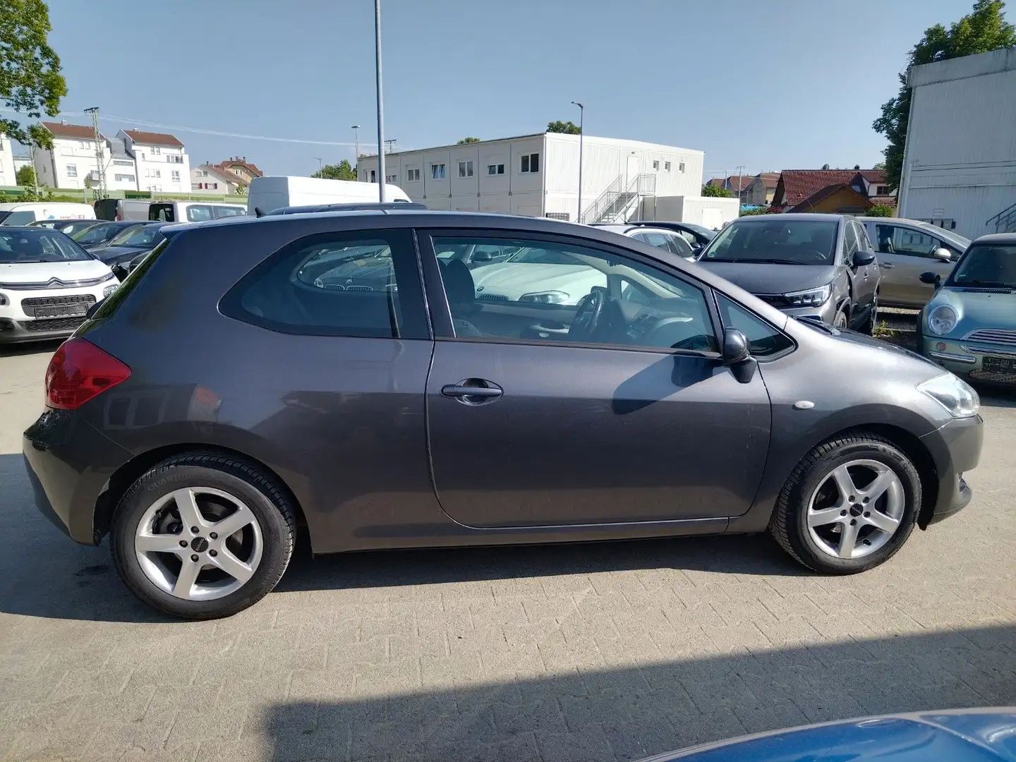 Toyota Auris 1.6Sol+1.HD+TÜV/09/2027+GARANTIE+KLIMAUTO Grau - 1