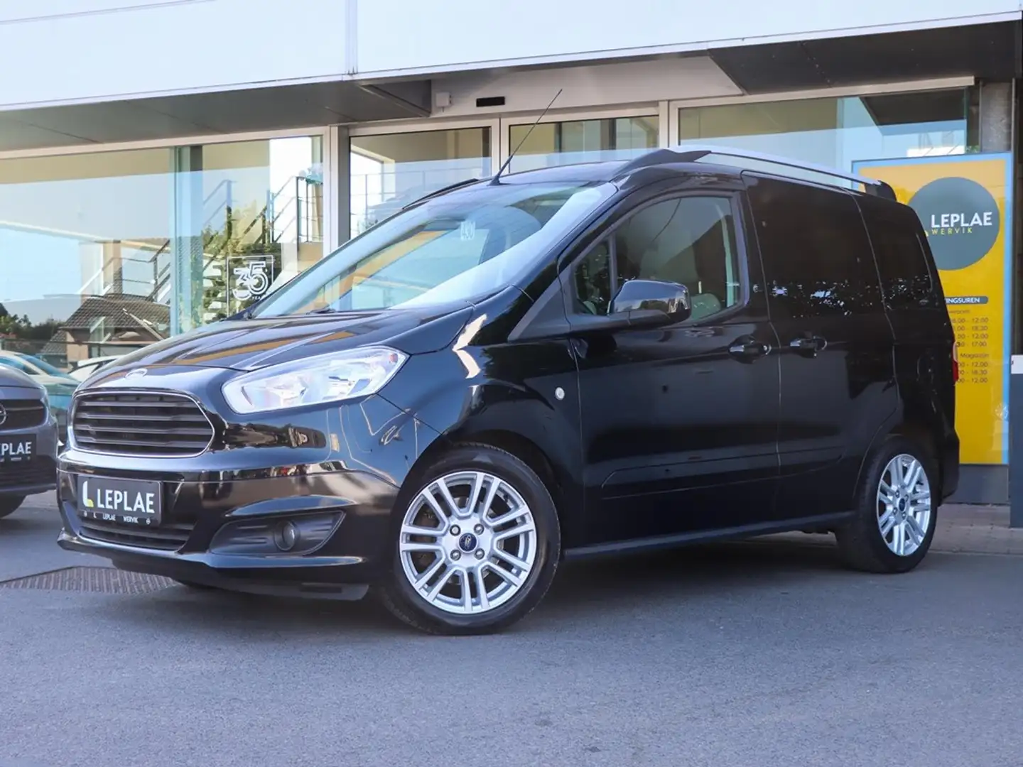Ford Tourneo Courier 5-zit 1.5 diesel 55 KW Zwart - 2