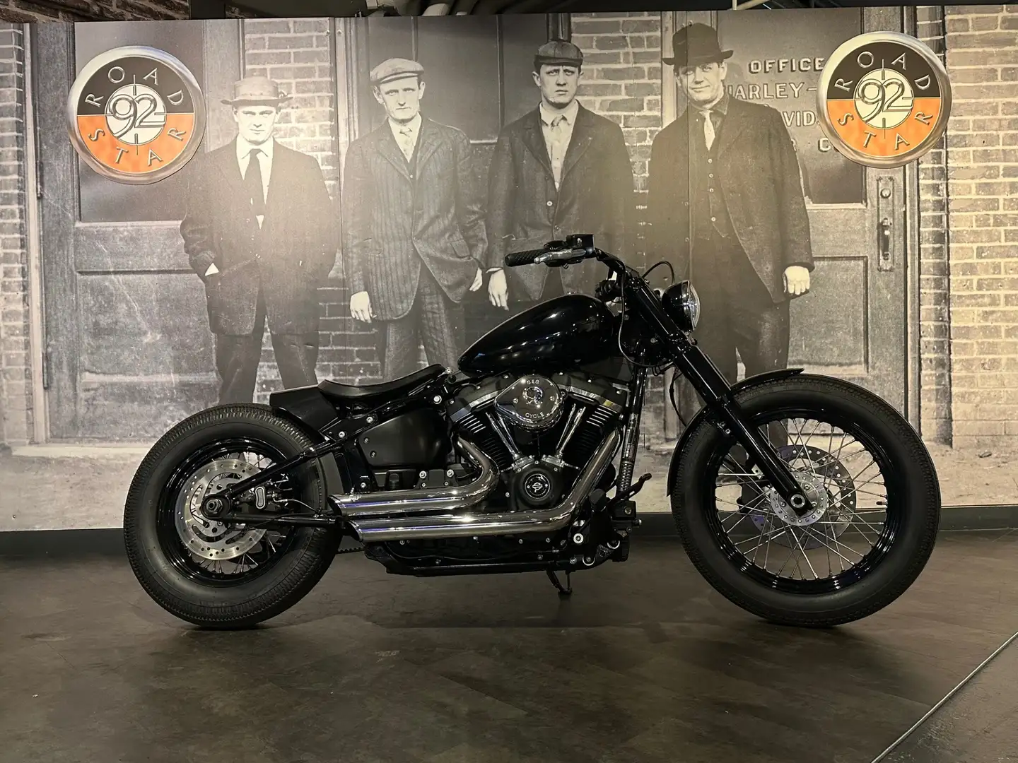 Harley-Davidson Street Bob Noir - 1