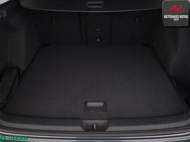 Volkswagen Golf view 13