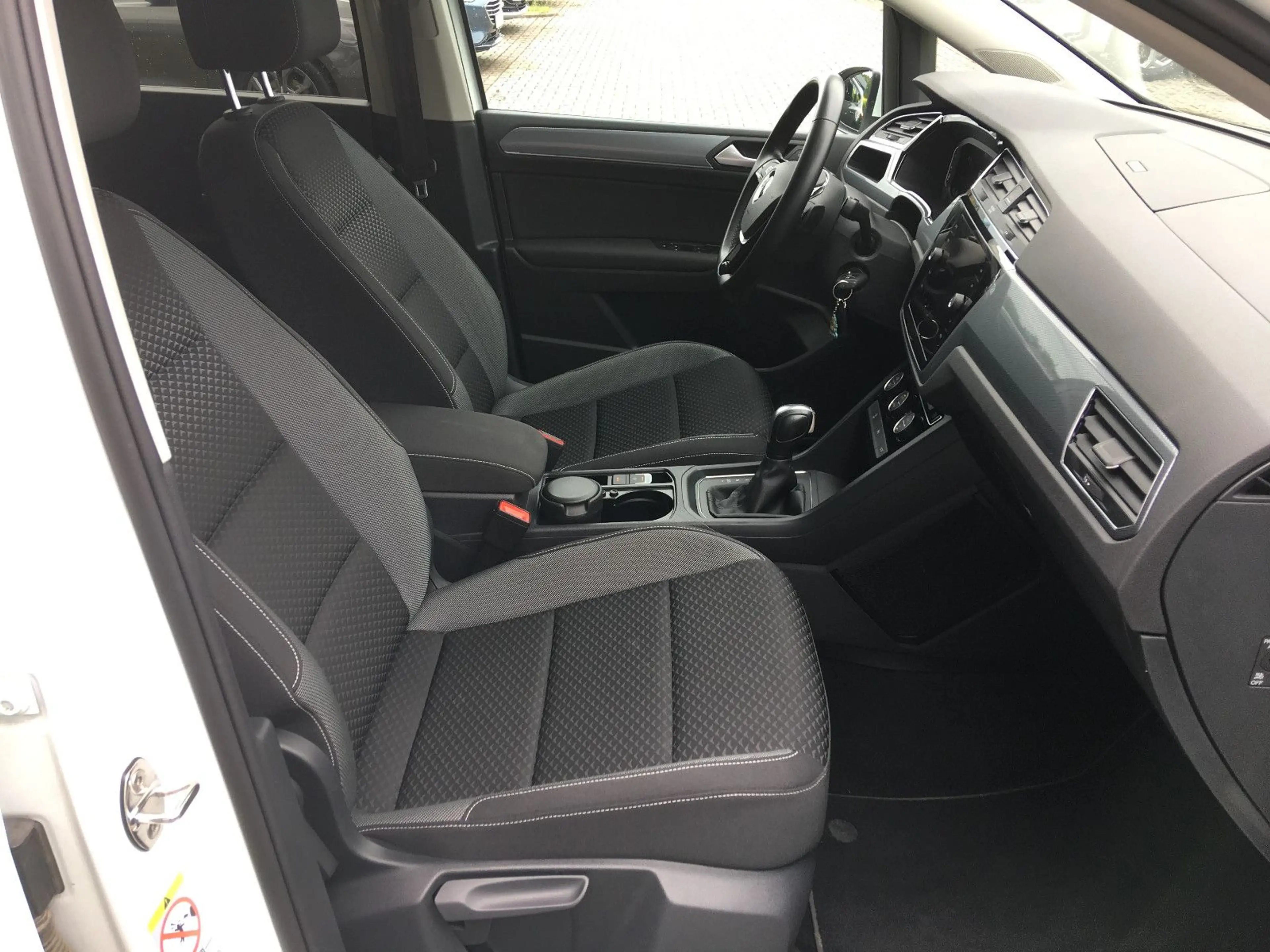 Volkswagen Touran Active 2,0 Active Standhz./LED/ACC/7Sitze — photo 8