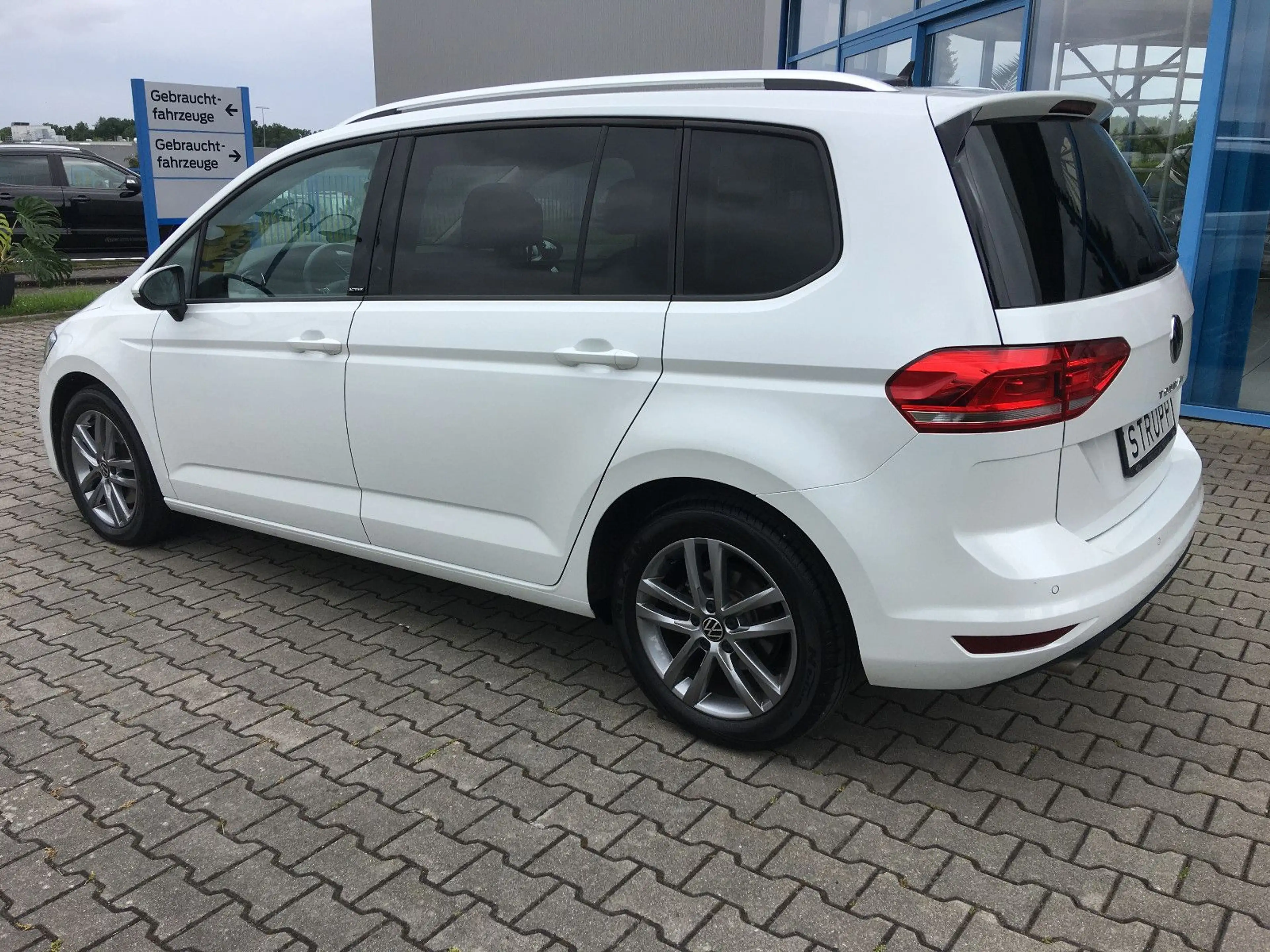 Volkswagen Touran Active 2,0 Active Standhz./LED/ACC/7Sitze — photo 3