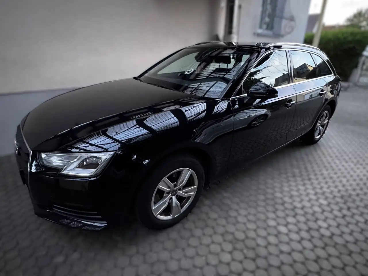Audi A4 A4 Avant Avant 1.4 TFSI AHK 8-fach Alu Scheckheft — photo 1 of 8