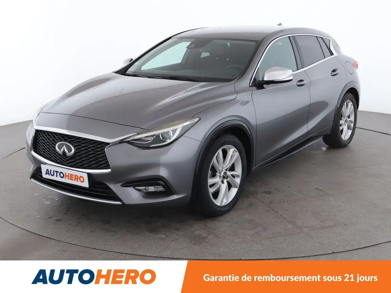 Infiniti Q30