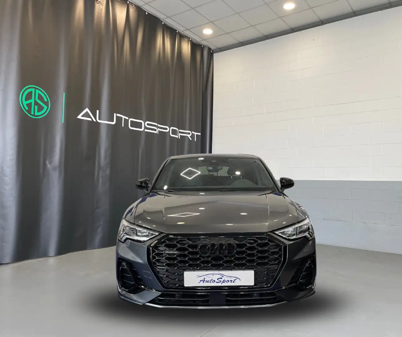 Audi Q3 SPB 40 TDI quattro S tronic S line edition Grijs - 2