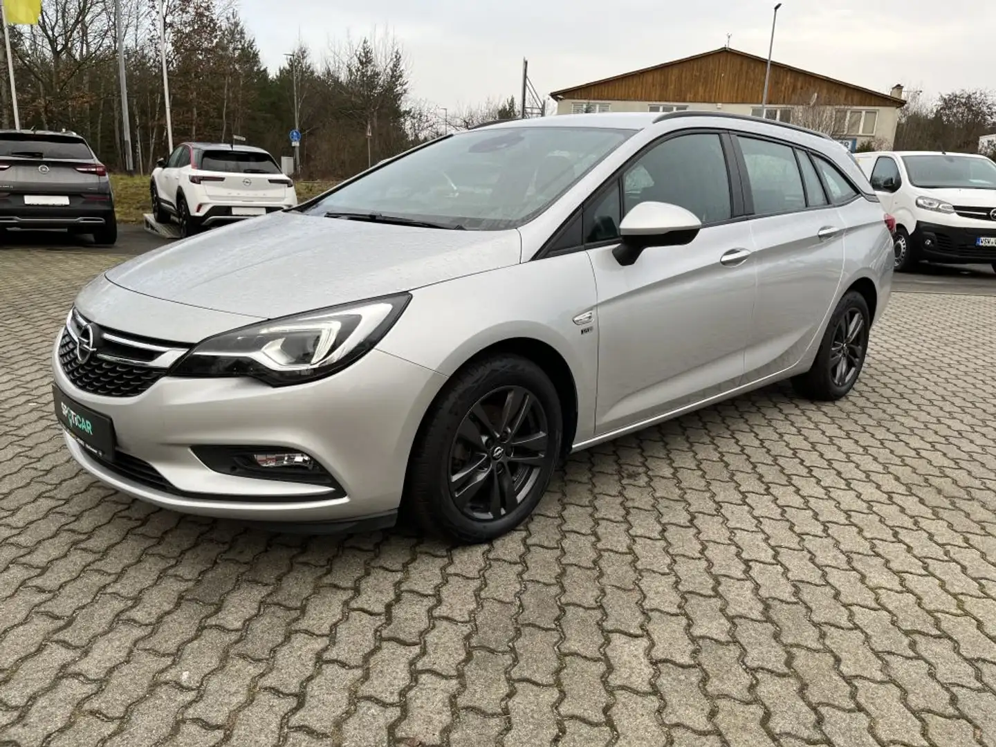 Opel Astra 1.6 D Start/Stop Sports Tourer 120 Jahre Silber - 2
