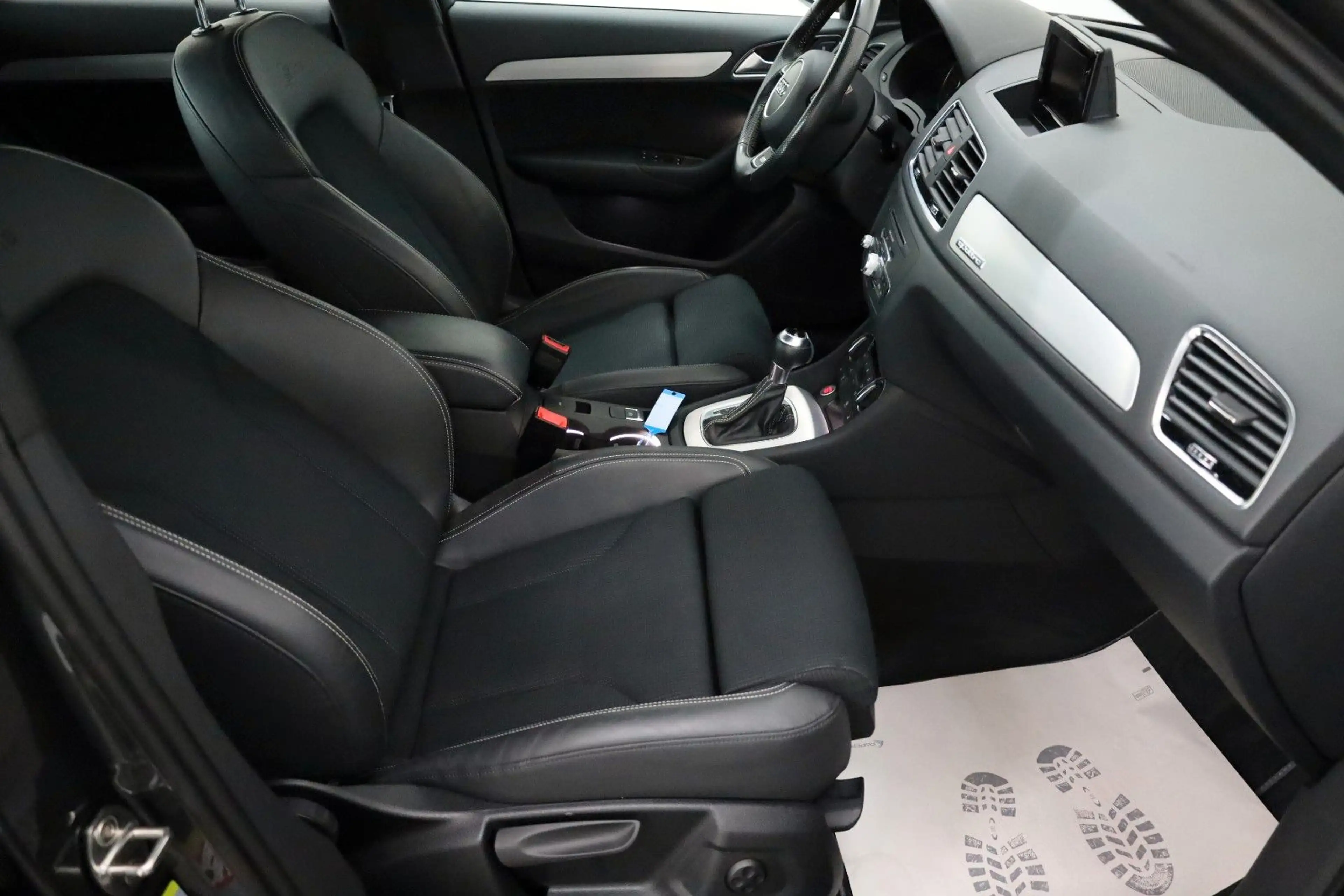 Audi Q3 quattro S Line T.Leder,Navi,Xenon,SH,PDC,AHK — photo 4