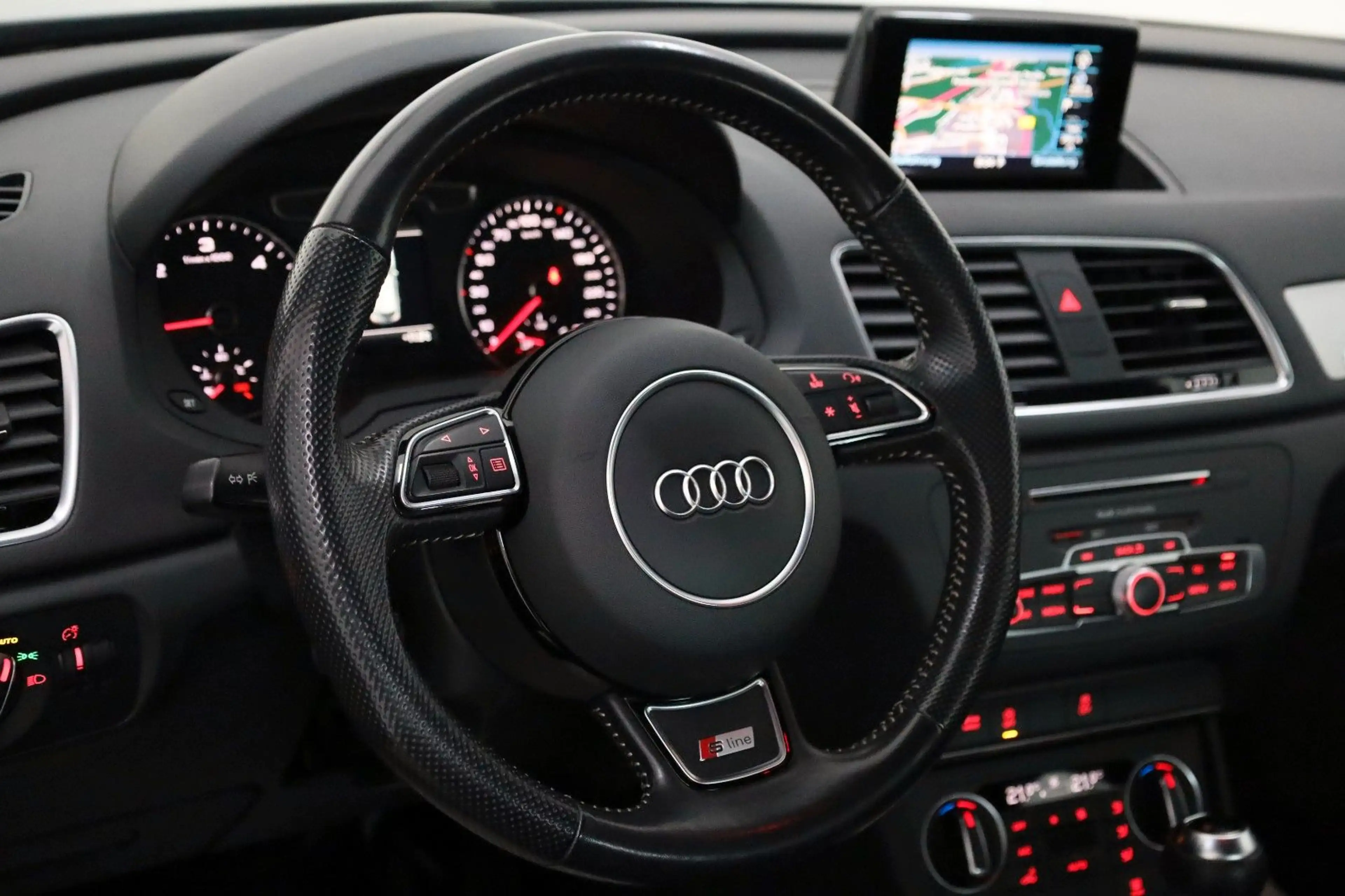 Audi Q3 quattro S Line T.Leder,Navi,Xenon,SH,PDC,AHK — photo 10